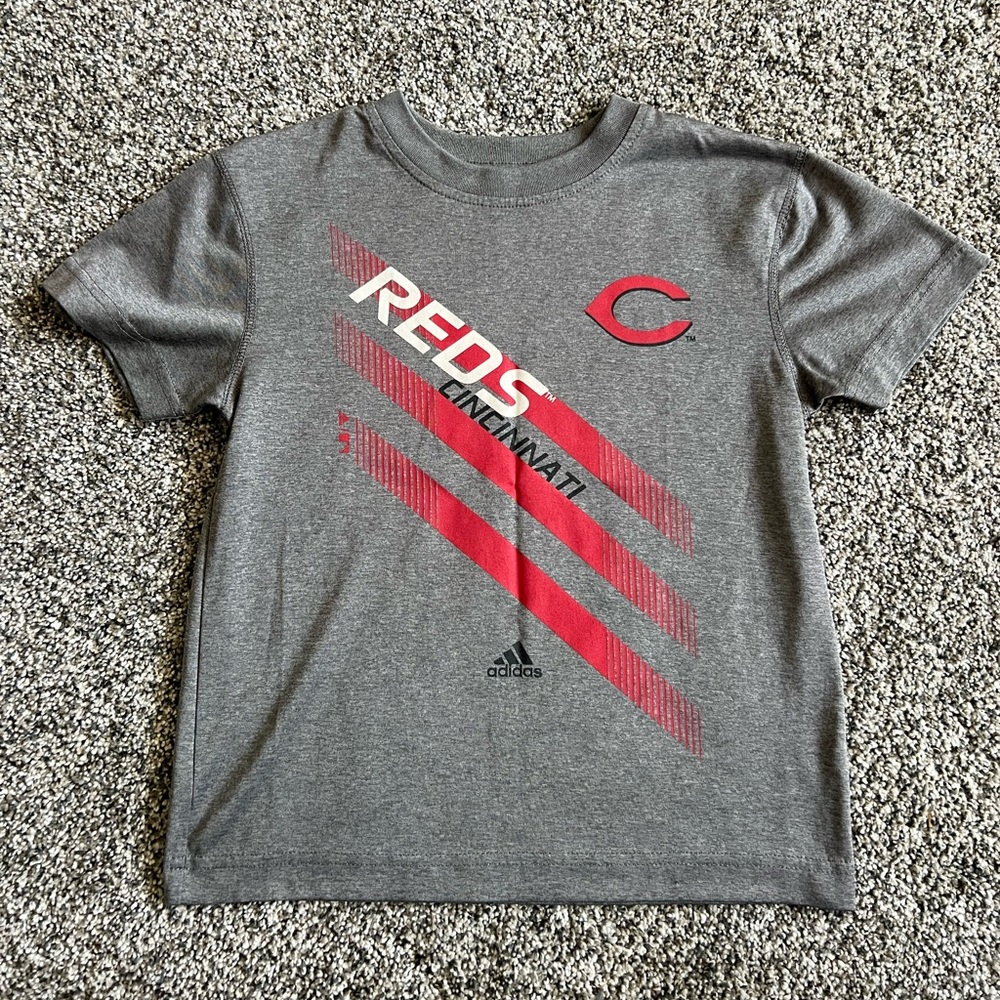 Grey boys Cincinnati red shirt. Worn, no snags or holes.